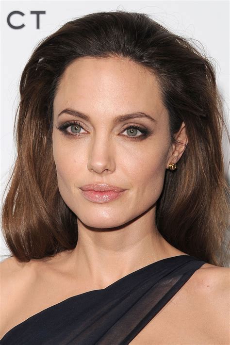 angelina jolie eyeliner.